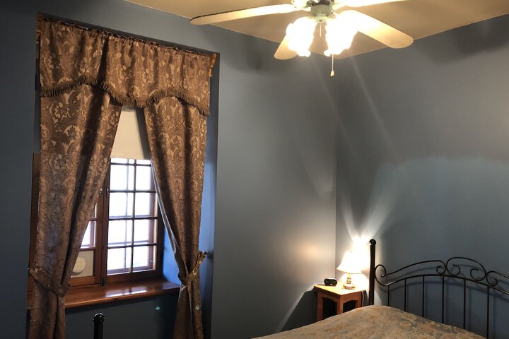 1 Queen Bed (38 of 43)