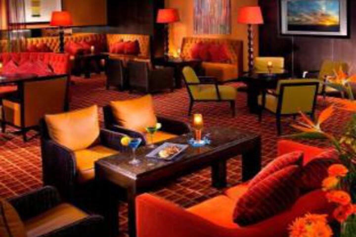 Lounge 6 of 35