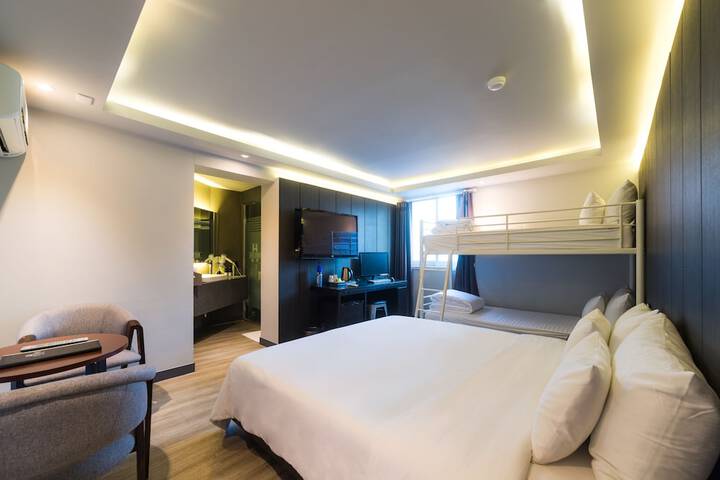 Room 35 of 62