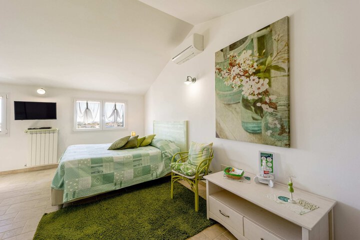 Room 11 of 53