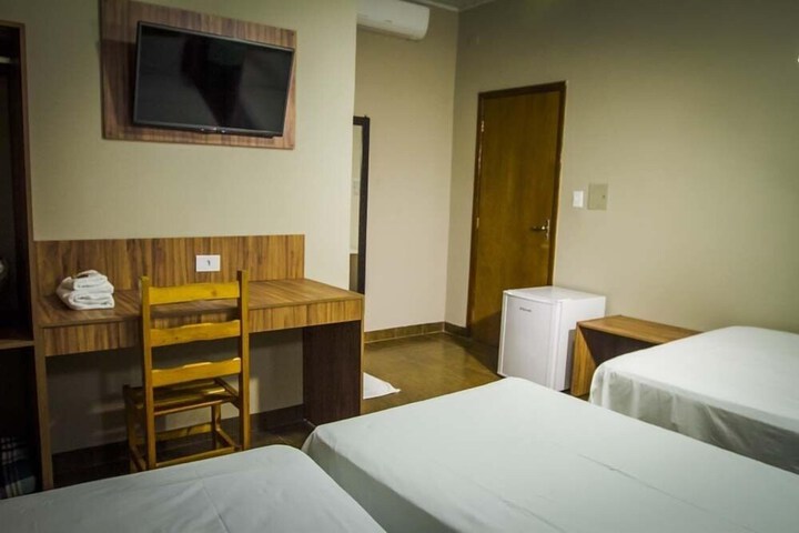 Room 2 of 32