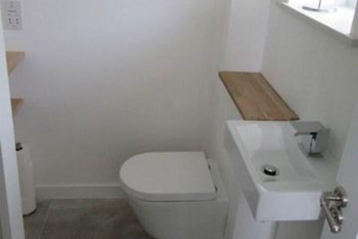 Room 2 of 28