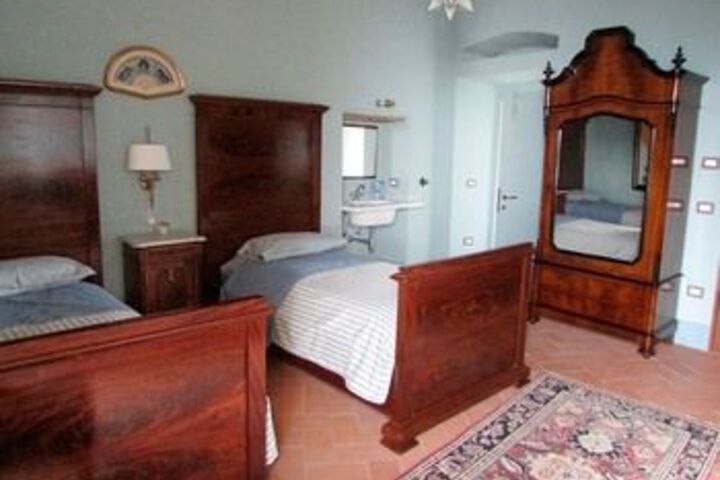 Room 12 of 30