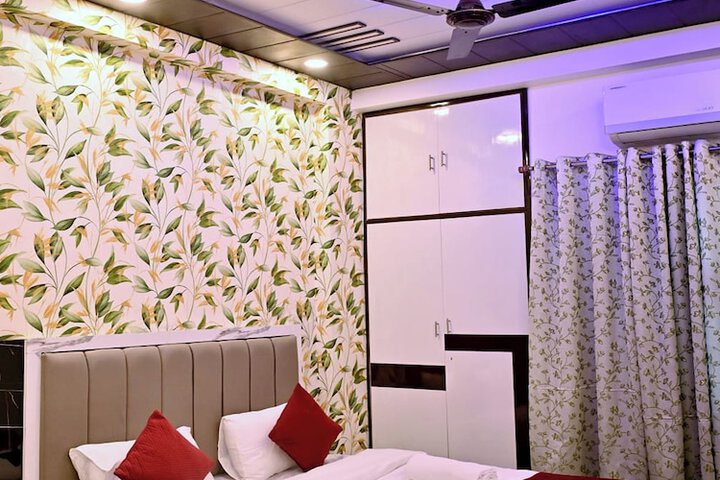 Room 11 of 26