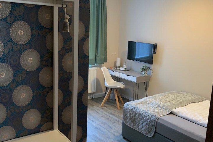 Room 9 of 35