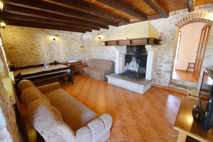Room 4 of 15