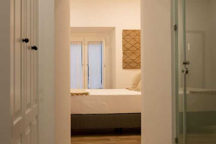 Room 28 of 77