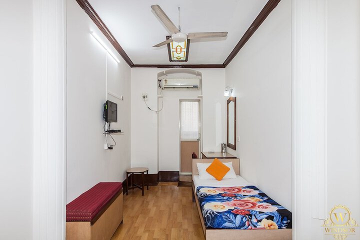 Room 8 of 19