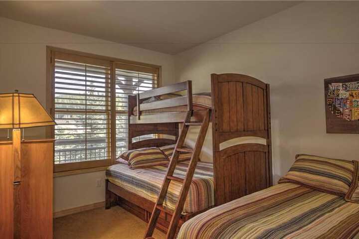 Room 15 of 136