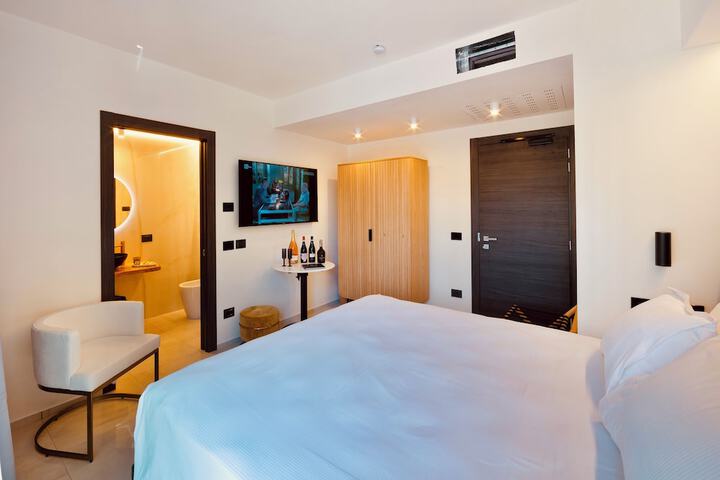 Room 12 of 97