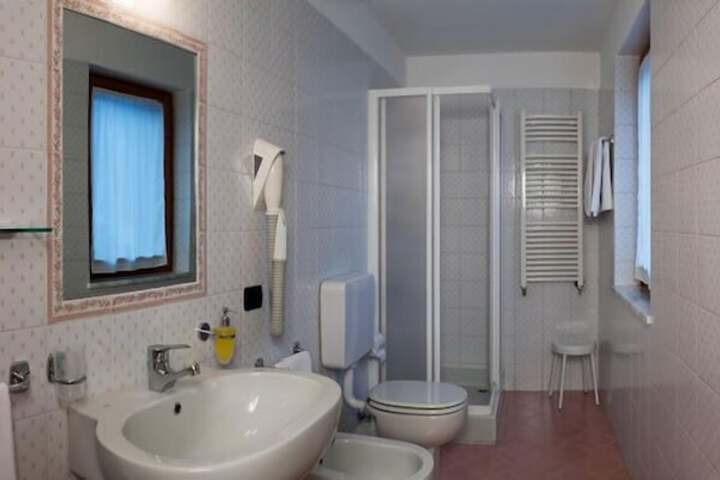 Room 34 of 63