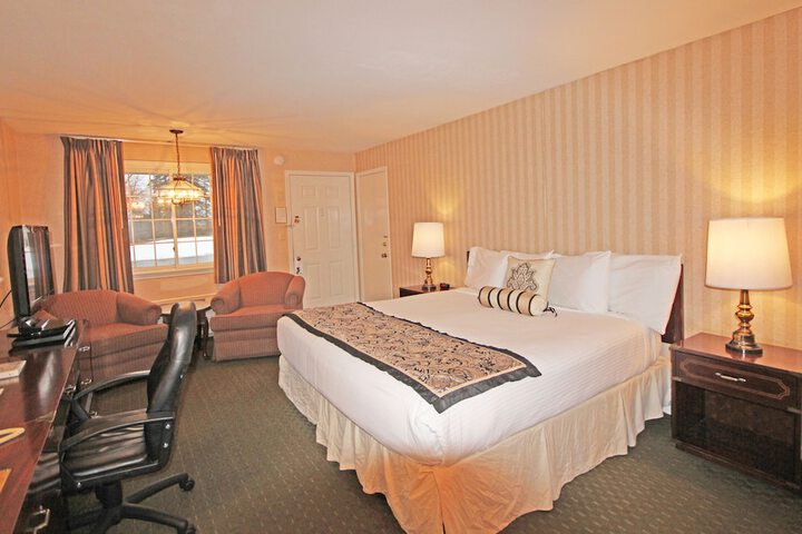 Standard | King Bed (4 of 4)