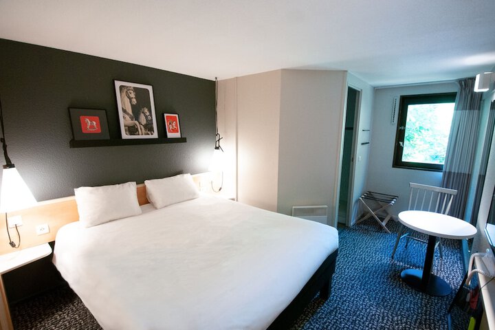 Room 9 of 92