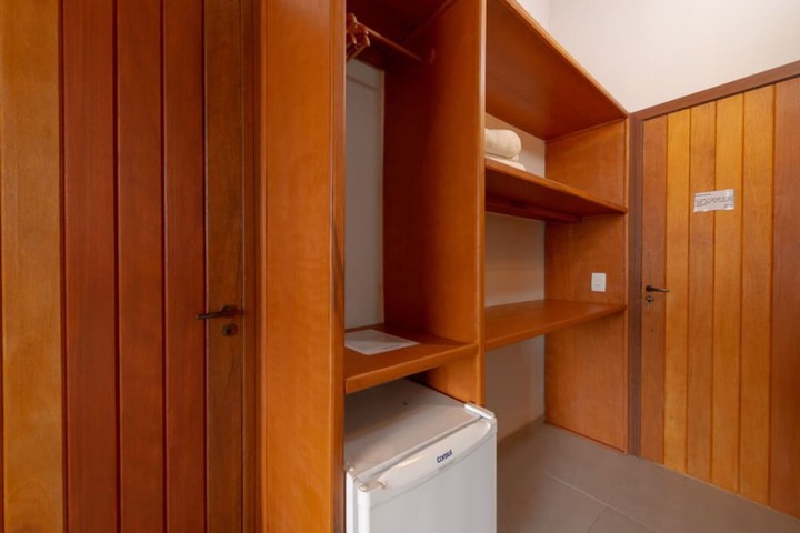 Room 8 of 99