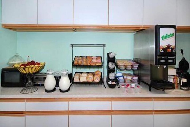Breakfast/Coffee Service 23 of 30