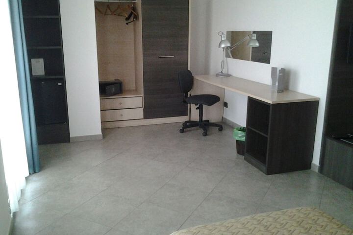 Room 13 of 32