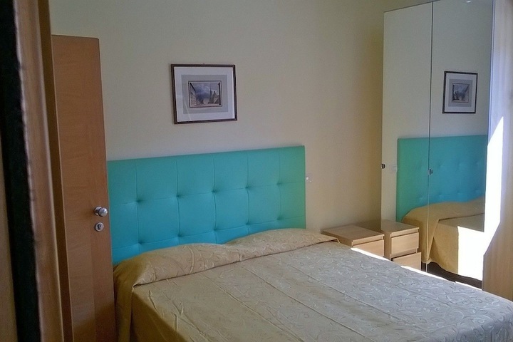 Room 3 of 65