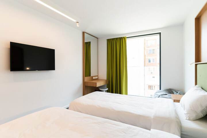 Room 8 of 114