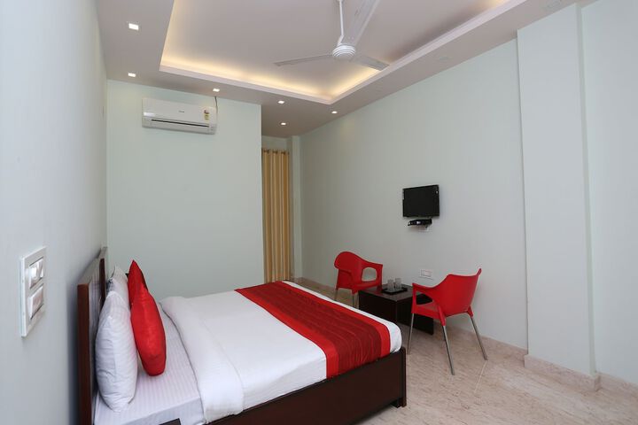Room 7 of 16