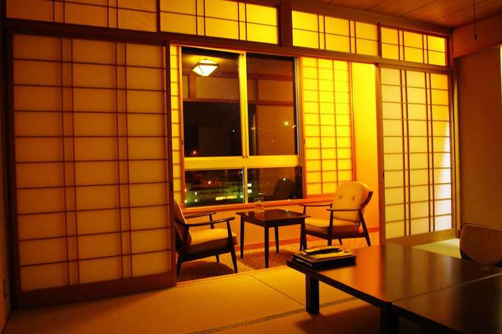 Room 8 of 32