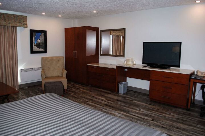 Hotel Suite Photo