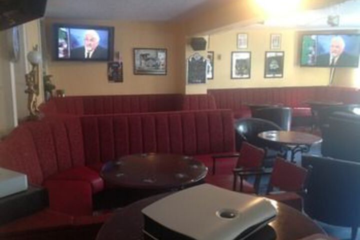 Lounge 7 of 12