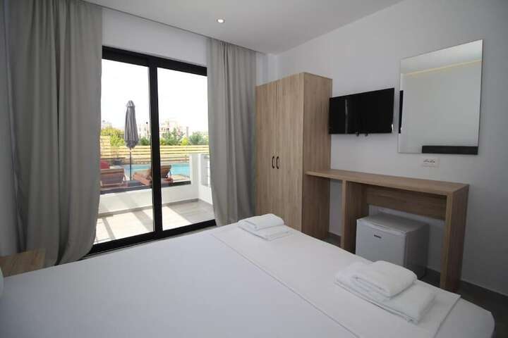 Room 13 of 96