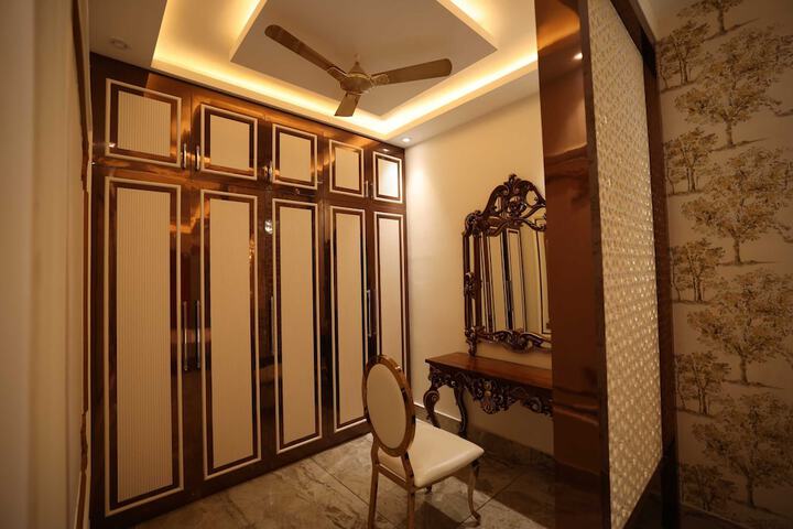 Room 4 of 14