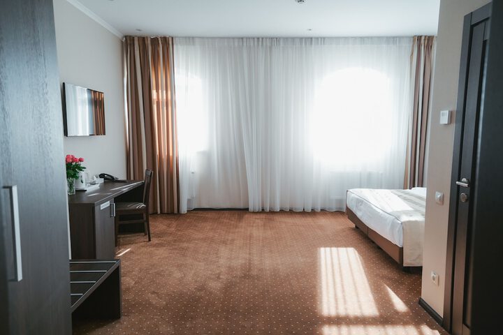 Room 8 of 82