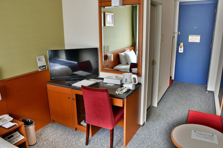 Room 14 of 36