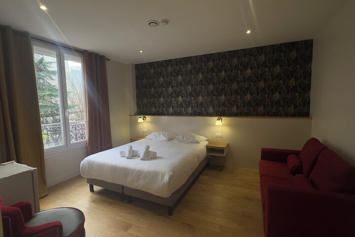 Room 9 of 15