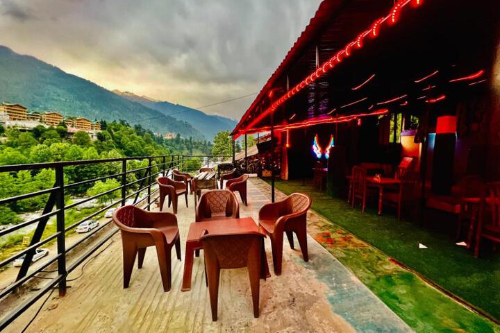 Sunday Holiday Link Hotel- a River Side