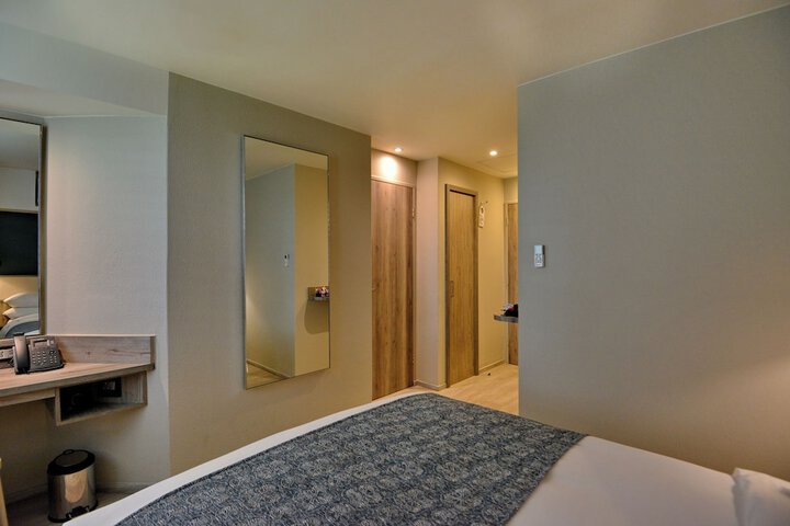 Room 3 of 28