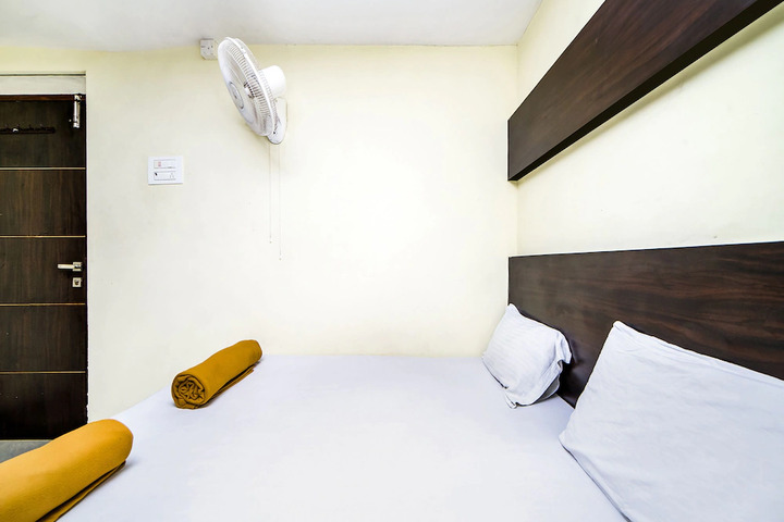 Room 7 of 10