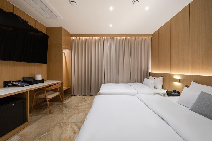 Room 45 of 73