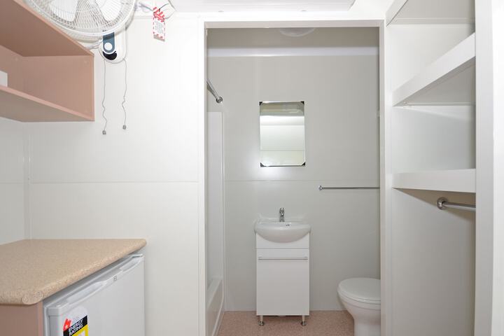 Room 16 of 31