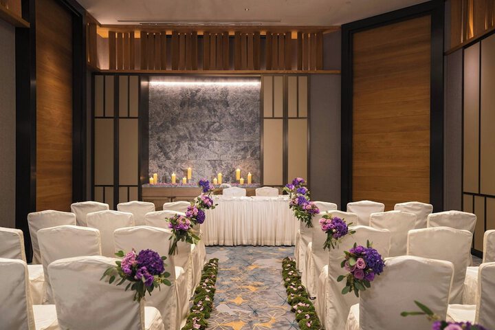 Ballroom/Hall 98 of 119