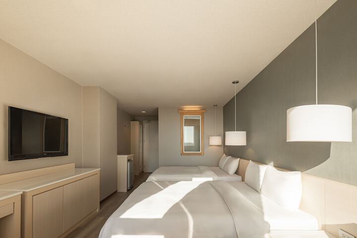 Room 32 of 64