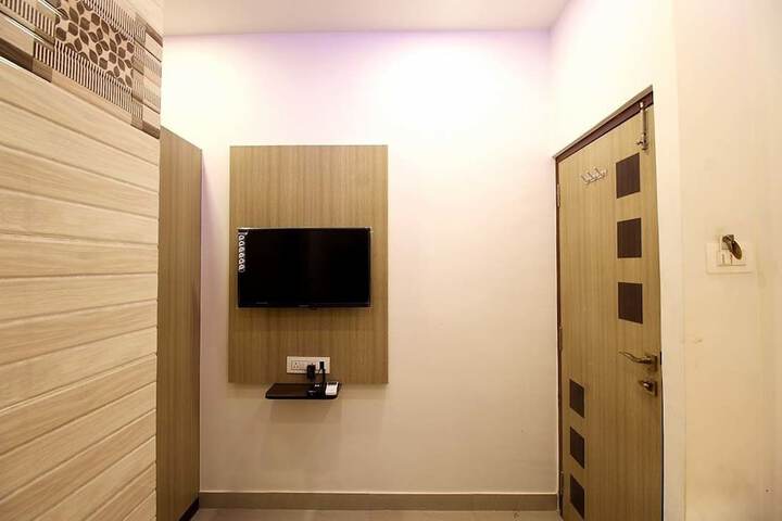 Room 6 of 19