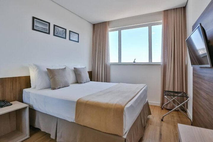 Room 4 of 7
