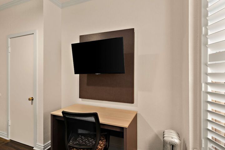 1 Double Bed Microwave and Refrigerator (12 of 15)