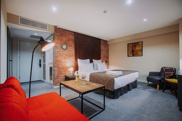 Room 33 of 127