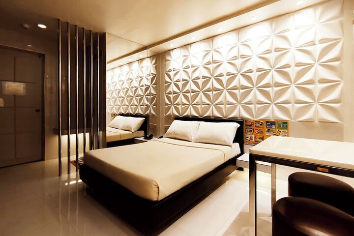 Room 7 of 15