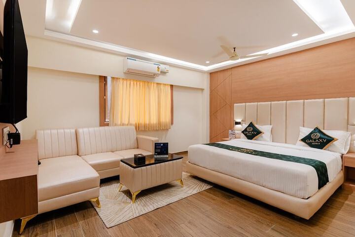 Room 4 of 9