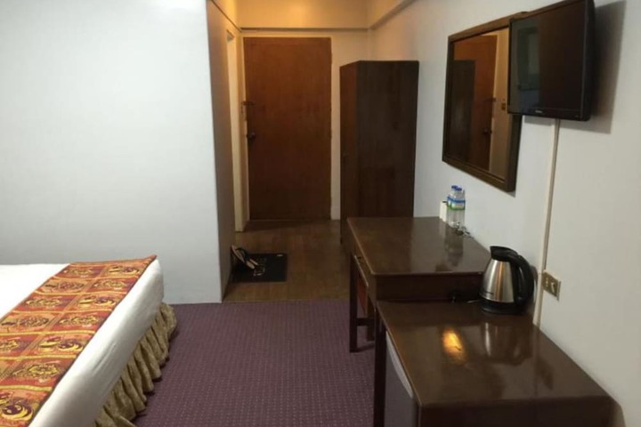 Room 9 of 26
