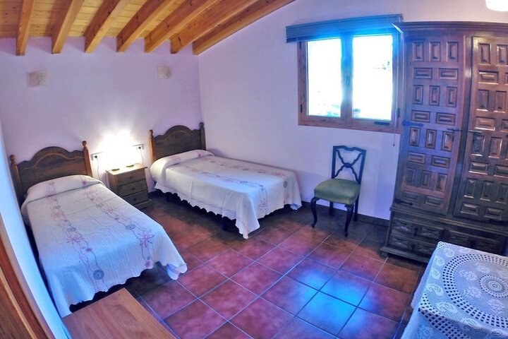 Room 4 of 38