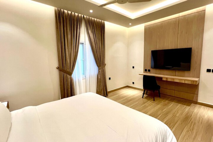 Room 4 of 27