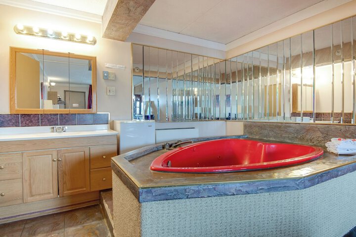 Hot Tub 10 of 19