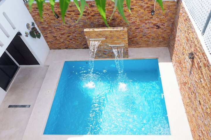 Pool 12 of 18