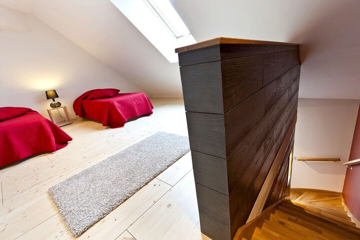 Room 4 of 61